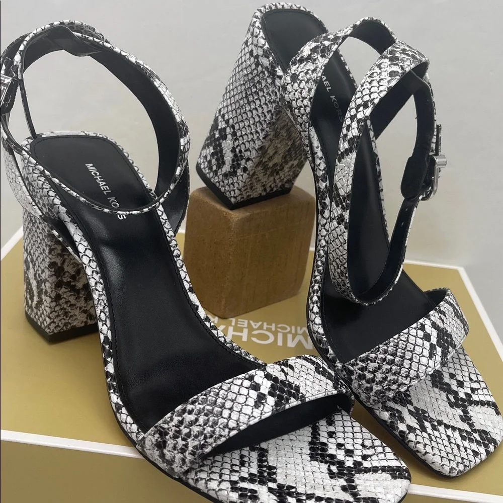 Michael Kors MERRIAM BLOCK HEEL
LEATHER
40S5MMHS1E Aluminum High Heels Snakeskin - Picture 6 of 16